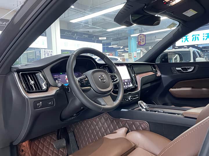 Volvo XC60, 2022 — фото 5 из 9