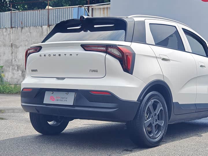 Geely Geometry E Firefly, 2023 — фото 8 из 9