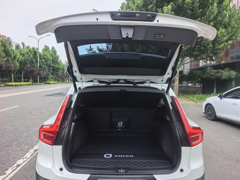 Volvo XC40, 2022 — фото 12 из 12