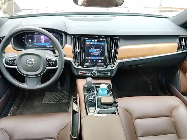 Volvo S90 Hybrid, 2023 — фото 6 из 9