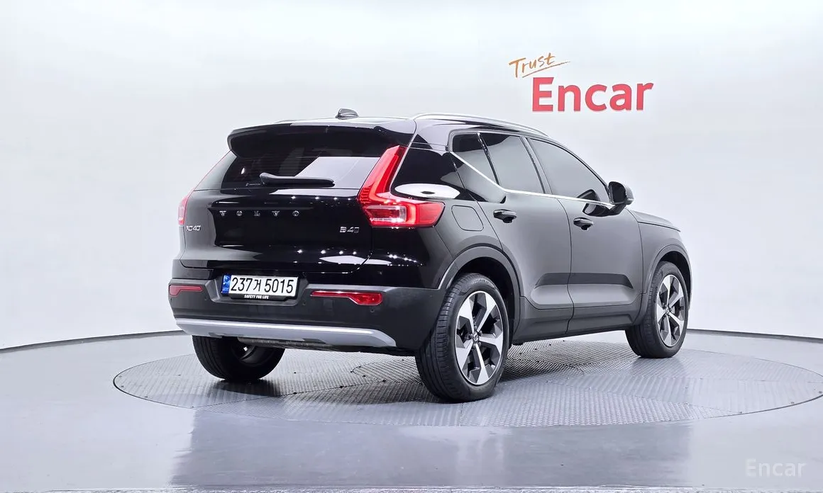 Volvo XC40, 2023 — фото 2 из 12