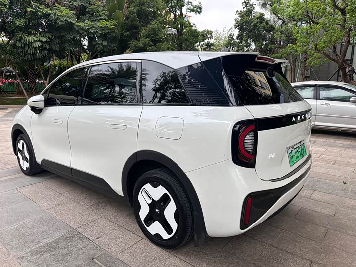 BAIC Arcfox Kaola S, 2024 — фото 4 из 9