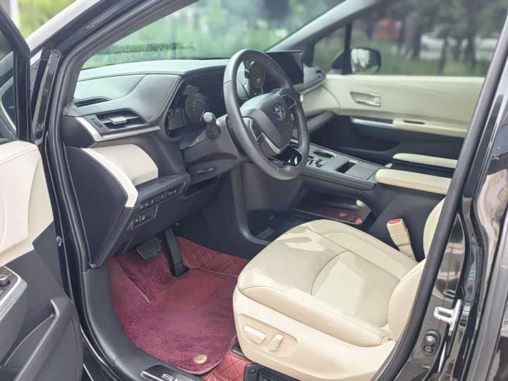 Toyota Sienna, 2023 — фото 4 из 9