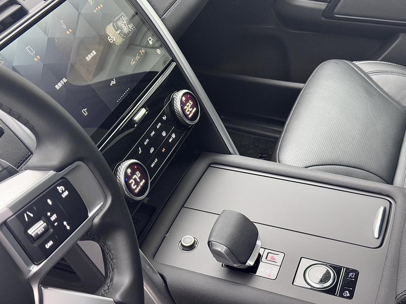 Land Rover Discovery, 2024 — фото 10 из 12