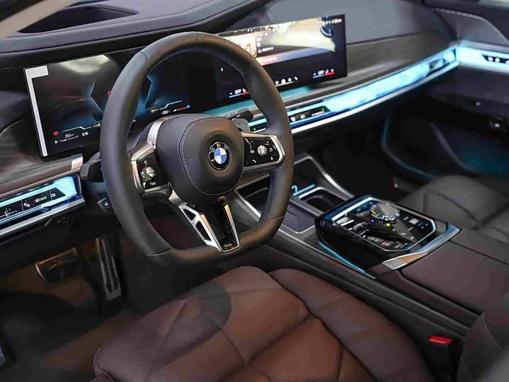 BMW 7 Series, 2024 — фото 8 из 9