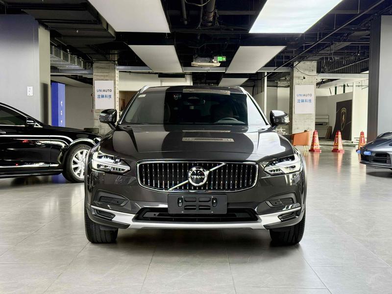 Volvo V90, 2023 — фото 2 из 12