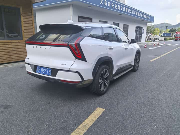 Geely Atlas L, 2025 — фото 8 из 9