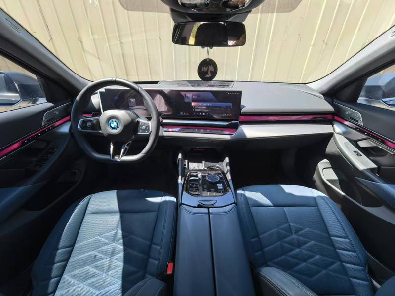BMW i5, 2024 — фото 7 из 10