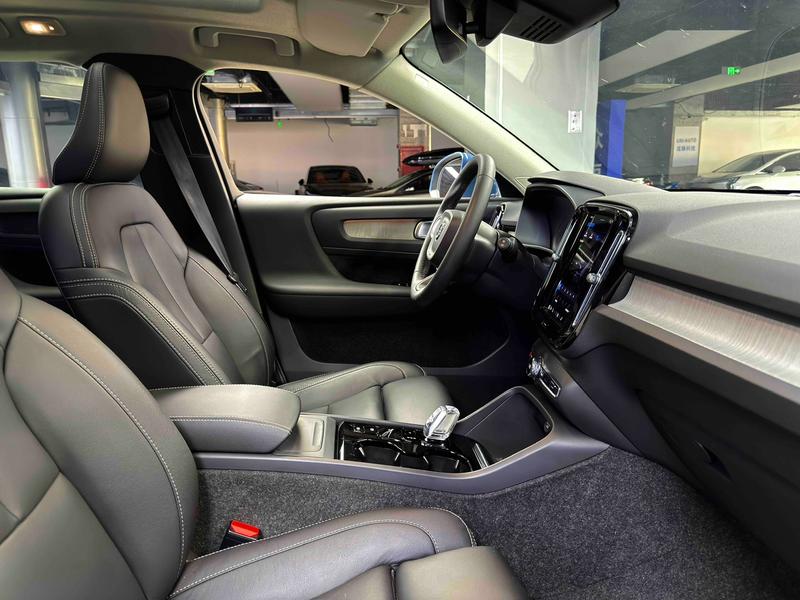 Volvo XC40, 2023 — фото 12 из 12
