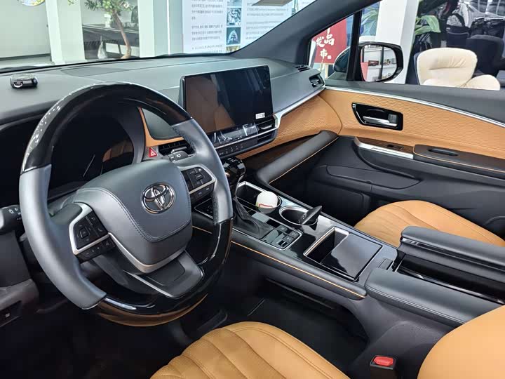 Toyota Granvia, 2025 — фото 4 из 9