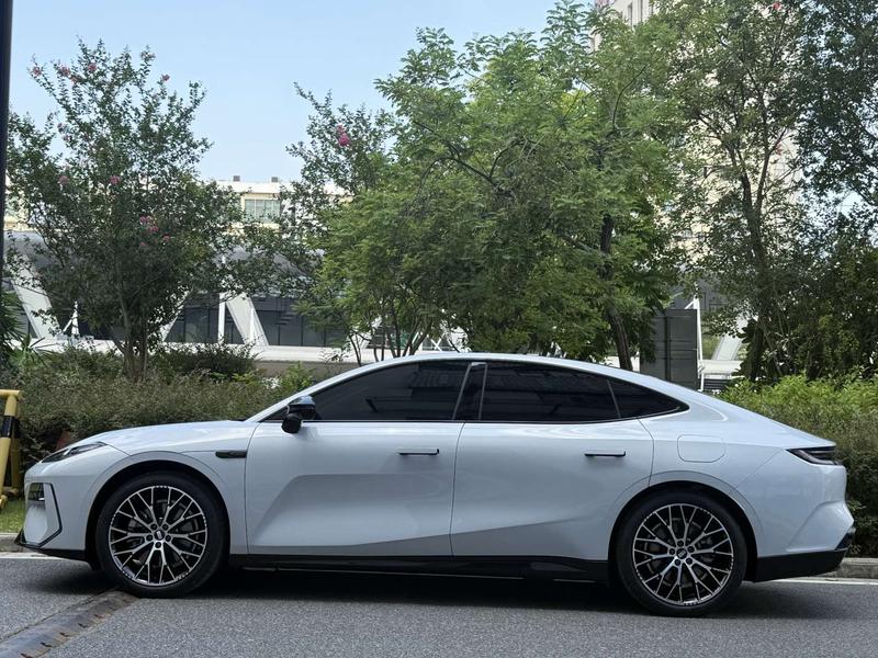 Geely Galaxy E8, 2024 — фото 4 из 11