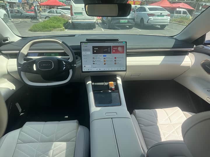 Lynk & Co 30 EM-P Hybrid, 2025 — фото 8 из 9