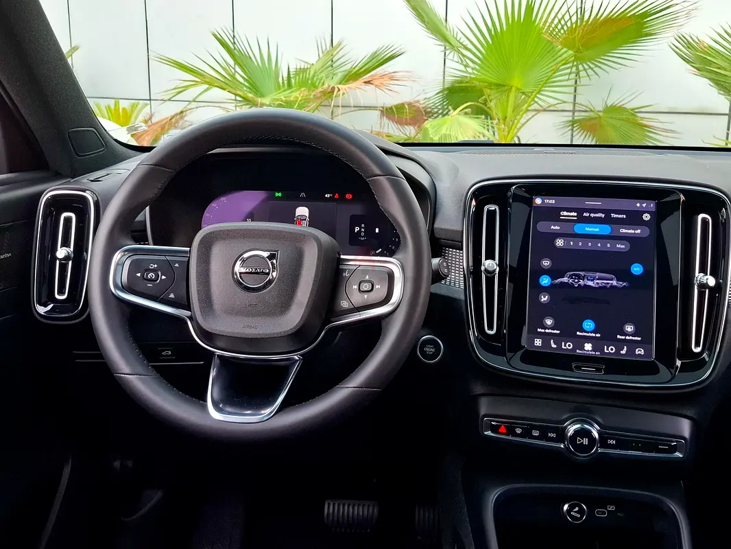 Volvo XC40, 2023 — фото 10 из 10