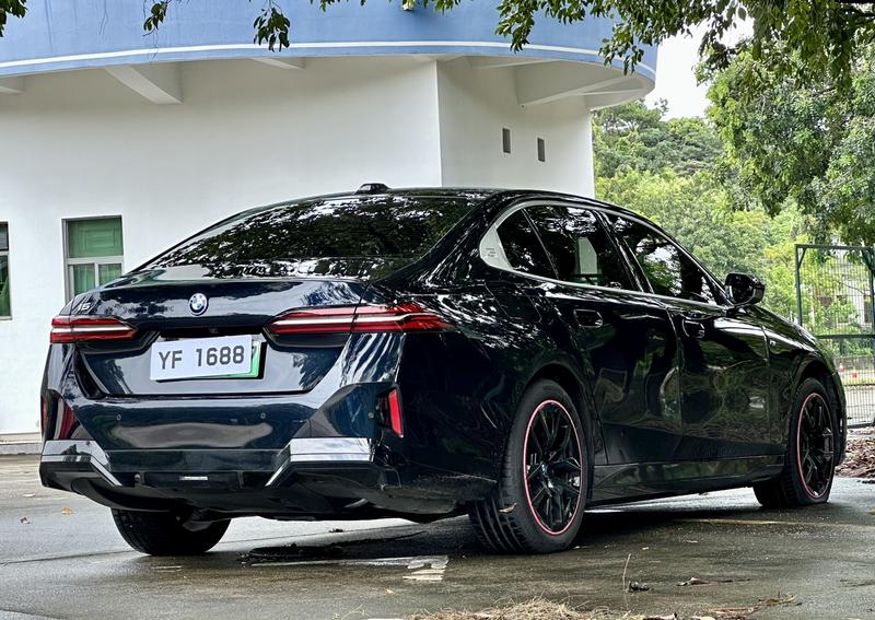BMW i5, 2025 — фото 6 из 12