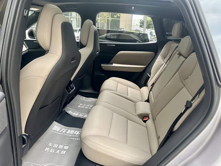 Volvo XC70 Hybrid, 2025 — фото 9 из 9
