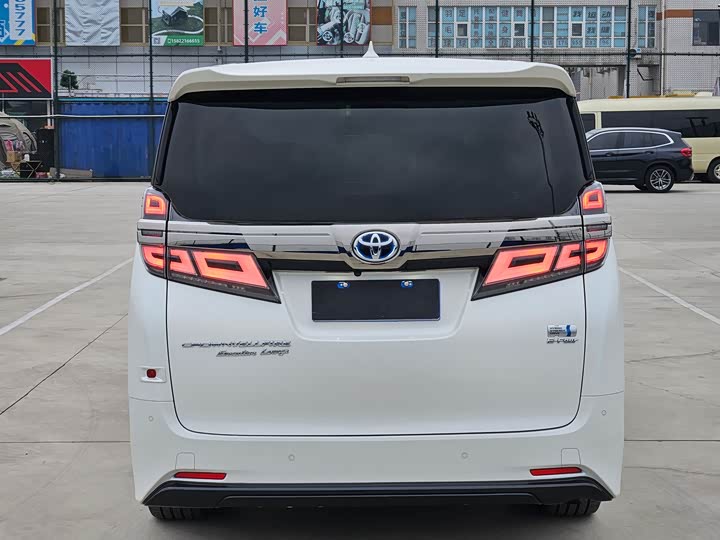 Toyota Vellfire, 2022 — фото 5 из 9