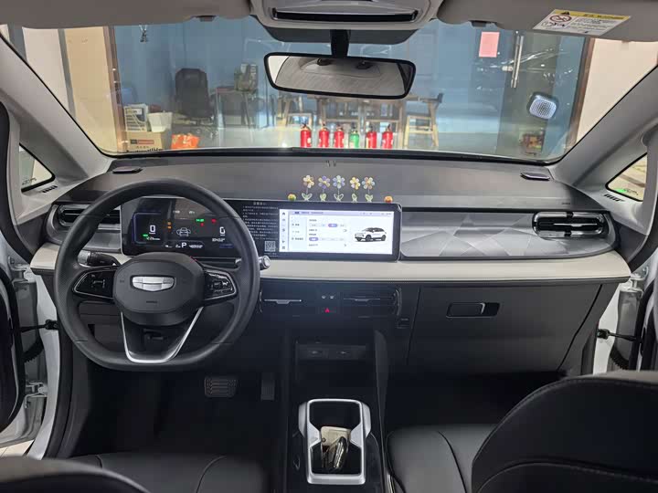 Geely Geometry E Firefly, 2024 — фото 5 из 9