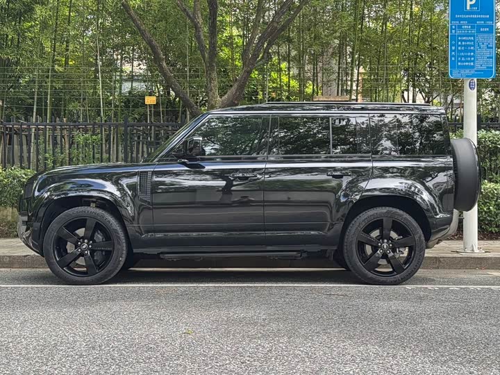 Land Rover Defender, 2025 — фото 3 из 9