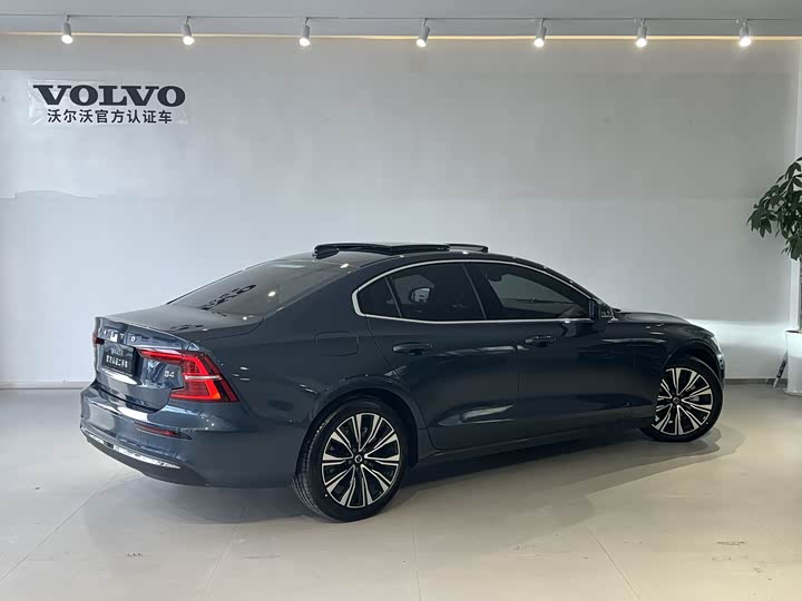 Volvo S60, 2024 — фото 4 из 9