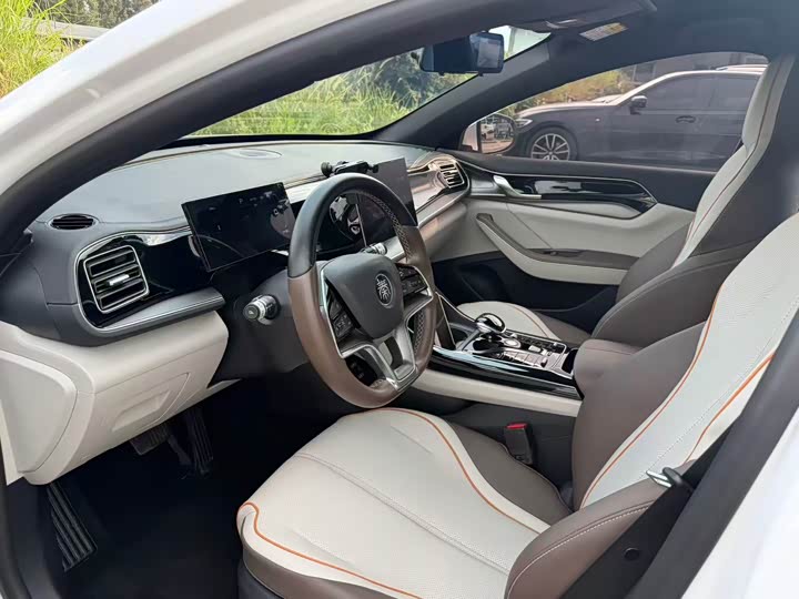 BYD Qin Plus, 2023 — фото 7 из 9