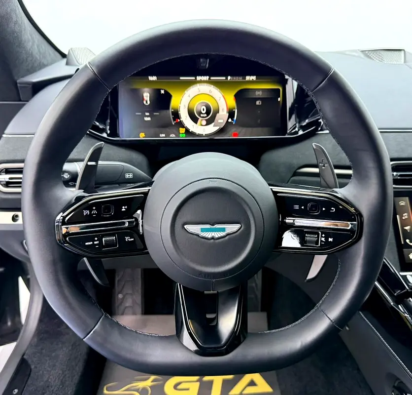 Aston Martin Vantage, 2025 — фото 8 из 10