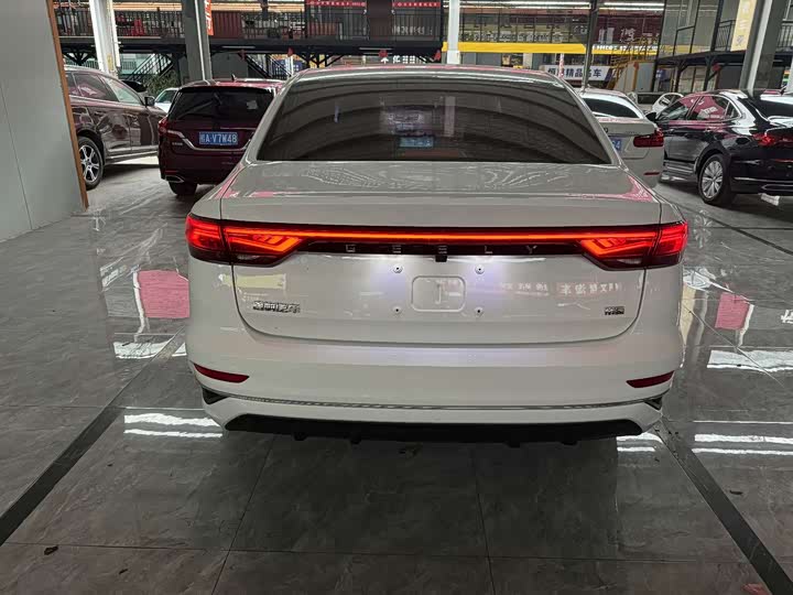 Geely Emgrand, 2022 — фото 4 из 7