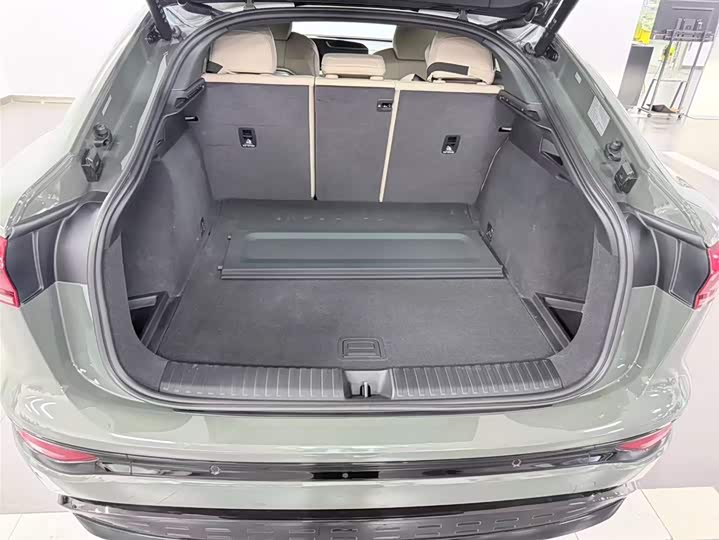Audi Q6L e-tron Sportback, 2025 — фото 8 из 9