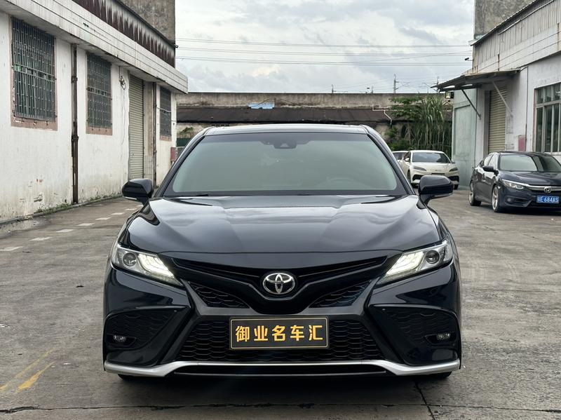 Toyota Camry, 2022 — фото 2 из 11