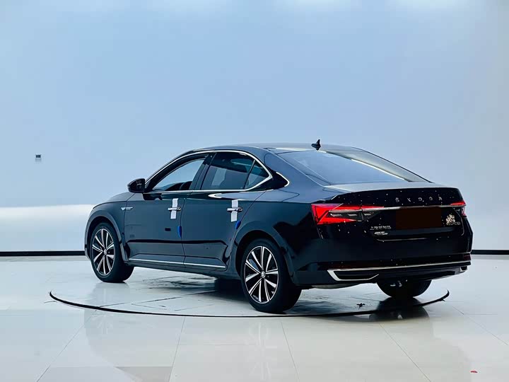 Skoda Superb, 2024 — фото 4 из 9