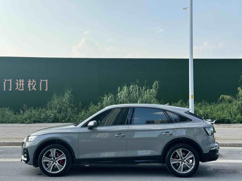 Audi Q5L Sportback, 2023 — фото 4 из 11
