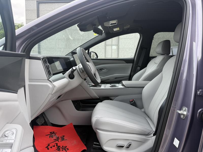 BYD Song Ultra EV, 2026 — фото 11 из 12