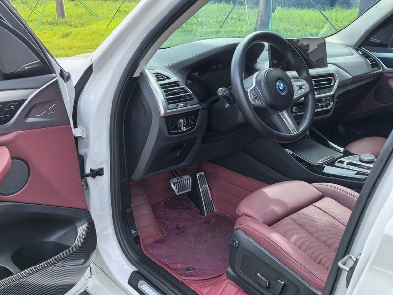 BMW iX3, 2023 — фото 9 из 12