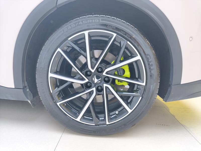 BAIC Arcfox Alpha S5, 2025 — фото 11 из 12