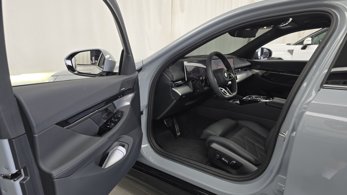 BMW 5 Series, 2025 — фото 9 из 12