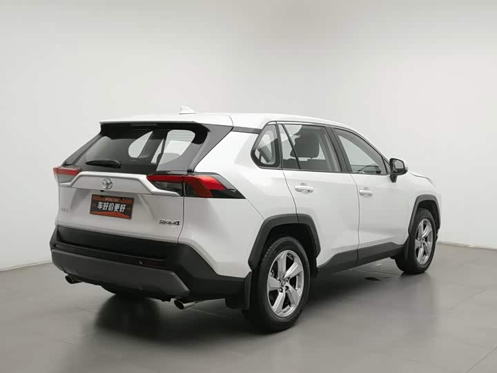 Toyota RAV4, 2022 — фото 2 из 9