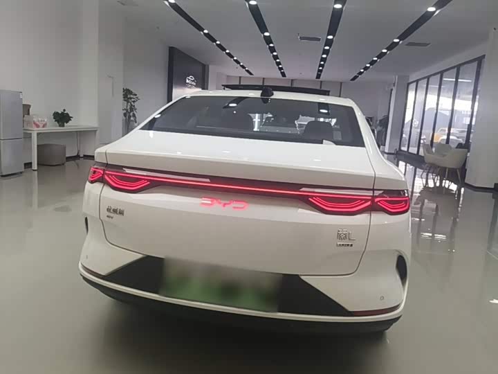 BYD Qin L, 2025 — фото 6 из 9