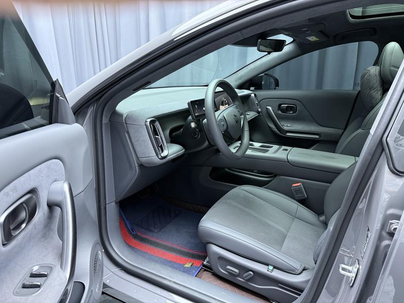 Leapmotor Lafa5, 2026 — фото 11 из 12
