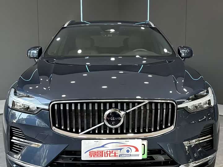 Volvo XC60 Hybrid, 2023 — фото 2 из 9