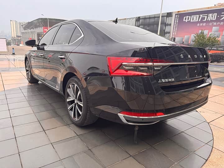 Skoda Superb, 2023 — фото 4 из 9