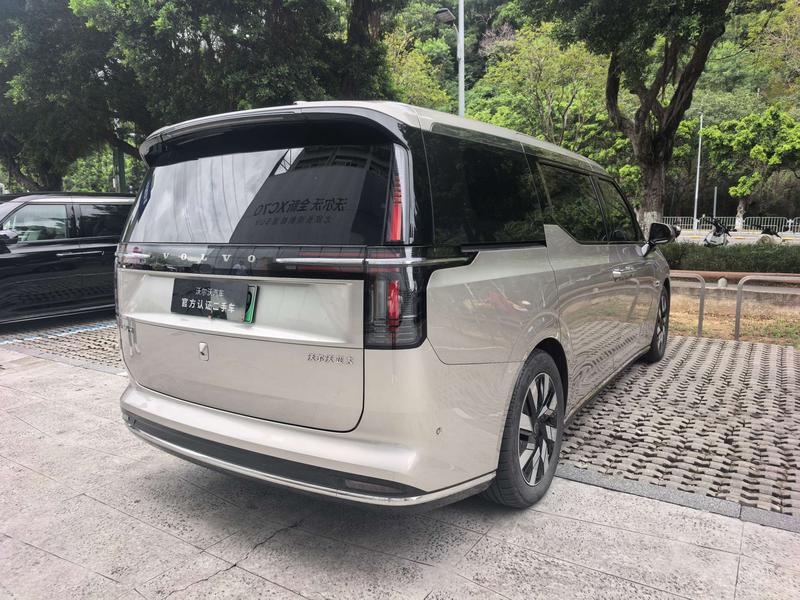Volvo EM90, 2023 — фото 6 из 12