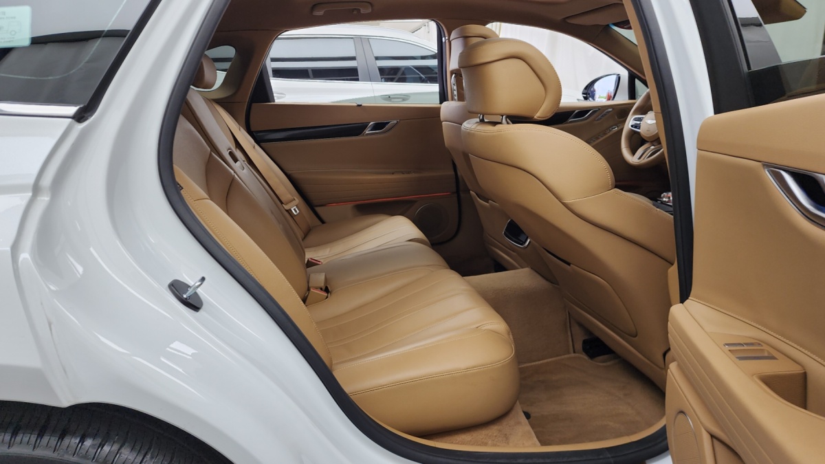 Genesis G80, 2023 — фото 11 из 12