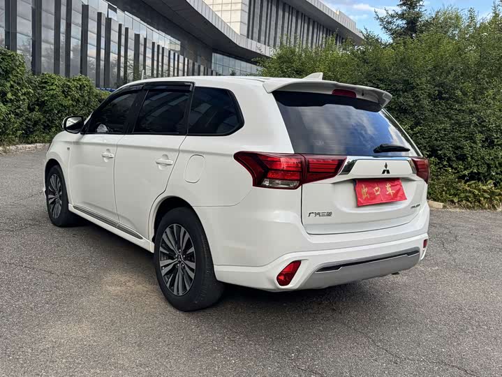 Mitsubishi Outlander, 2021 — фото 5 из 9