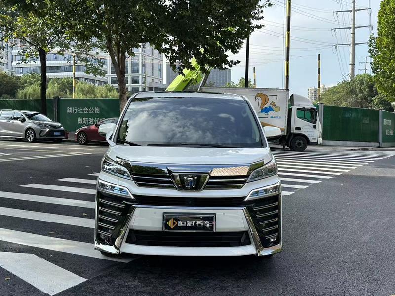 Toyota Vellfire, 2022 — фото 2 из 10