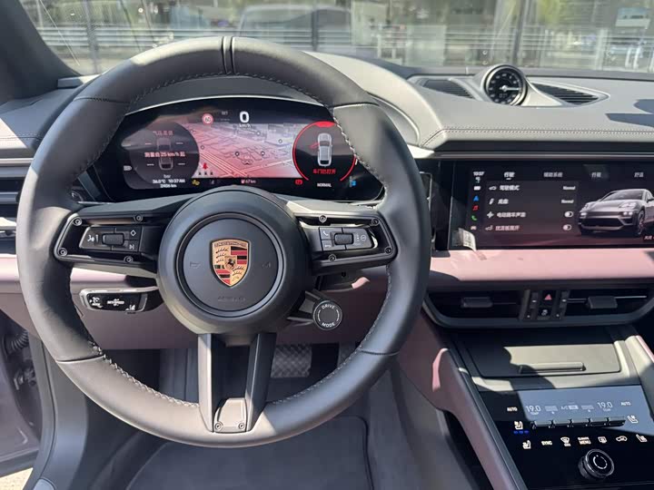 Porsche Macan EV, 2025 — фото 4 из 9