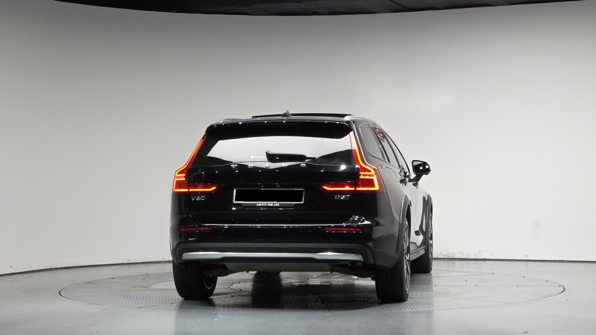 Volvo V60, 2023 — фото 4 из 12