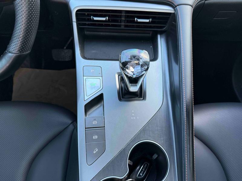 Roewe RX5, 2023 — фото 10 из 12