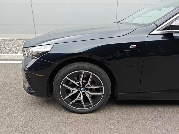 BMW i5, 2025 — фото 7 из 9