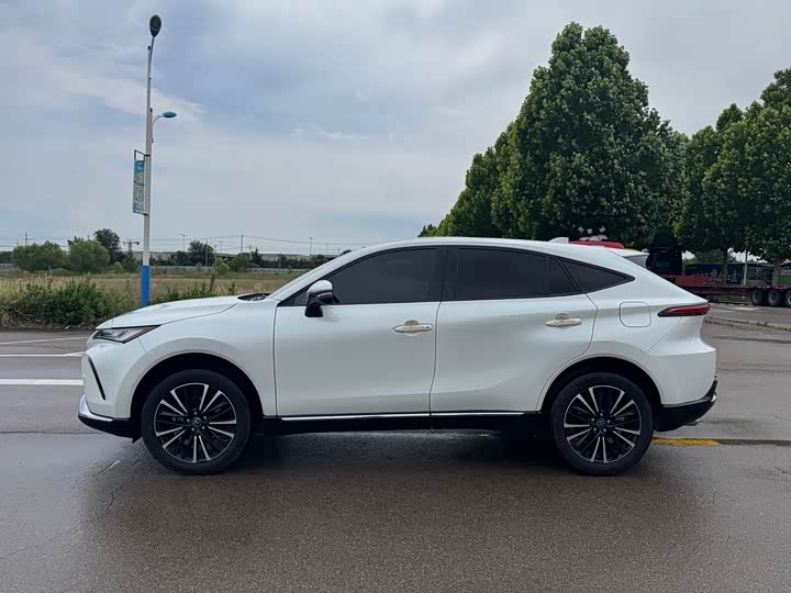Toyota Venza, 2022 — фото 5 из 9