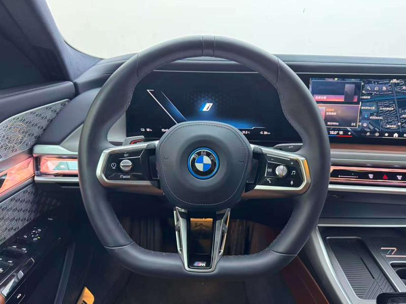 BMW i7, 2023 — фото 9 из 12
