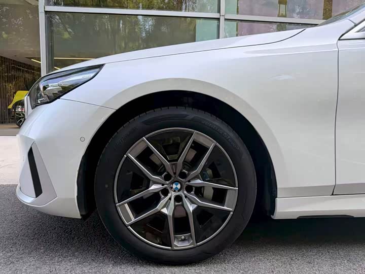 BMW 5 Series, 2025 — фото 6 из 9